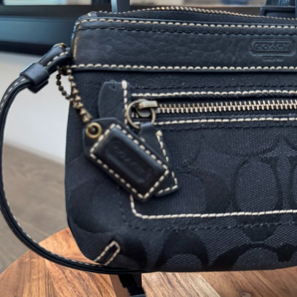 Coach Signature C Black Jacquard Wristlet Clutch — Detachable Strap, Zip-Top - Picture 3 of 9